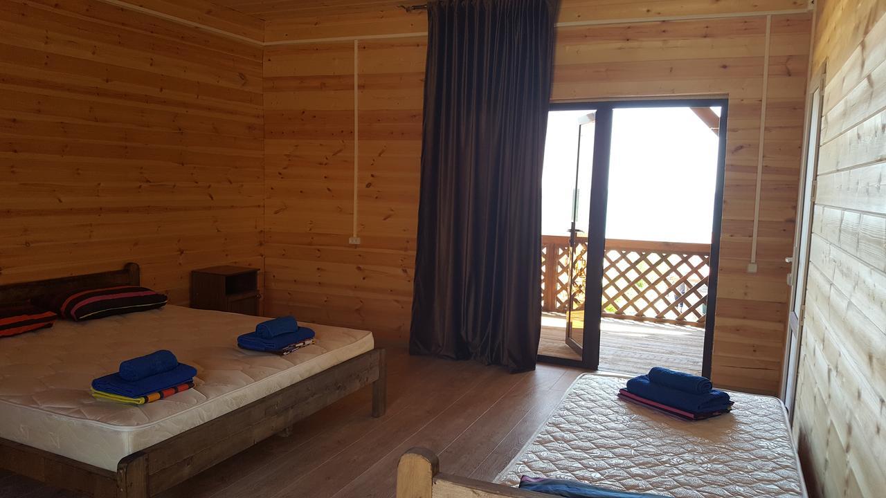 Лаки отель избербаш. Holiday Park Parus Избербаш. "Холидэй парк Парус" гостиница Избербаш. Парус Дагестан Избербаш база. База отдыха Парус Дагестан Избербаш.